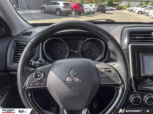 2021 Mitsubishi RVR SE image 7