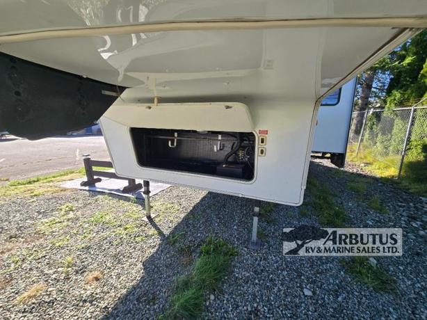 Used 2011 Keystone RV Cougar 276RLSWE image 6