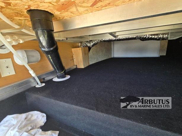 Used 2011 Keystone RV Cougar 276RLSWE image 7