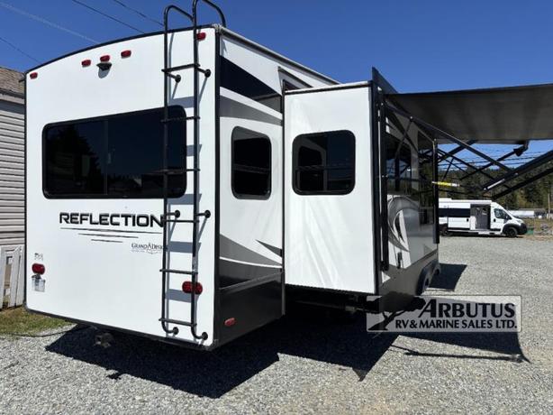 Used 2021 Grand Design Reflection 337RLS image 2