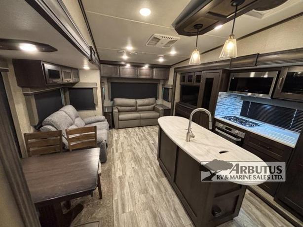 Used 2021 Grand Design Reflection 337RLS image 4