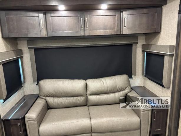 Used 2021 Grand Design Reflection 337RLS image 5