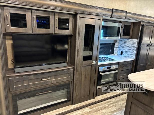 Used 2021 Grand Design Reflection 337RLS image 8