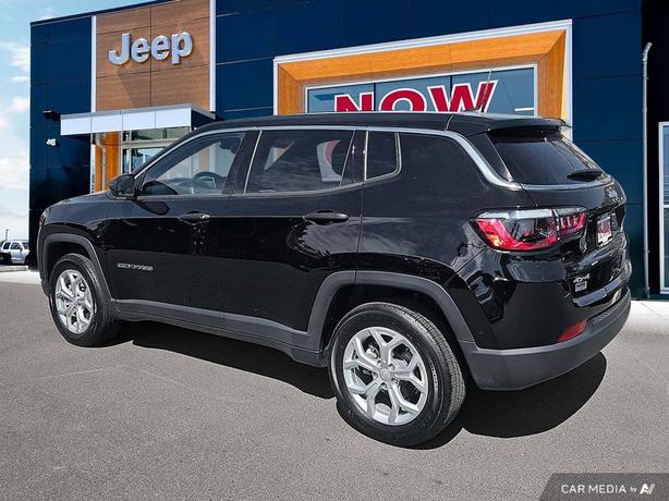 2024 Jeep Compass Sport 4x4 | Low Km's | One Owner | No Reported Accidents! image 4