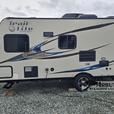 Used 2014 R-Vision Trail-Lite Crossover 189QB thumbnail image 3