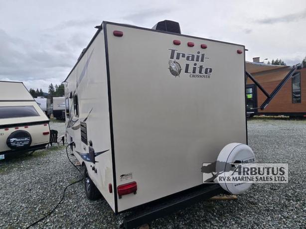 Used 2014 R-Vision Trail-Lite Crossover 189QB image 4