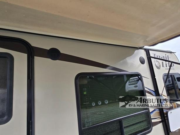 Used 2014 R-Vision Trail-Lite Crossover 189QB image 8