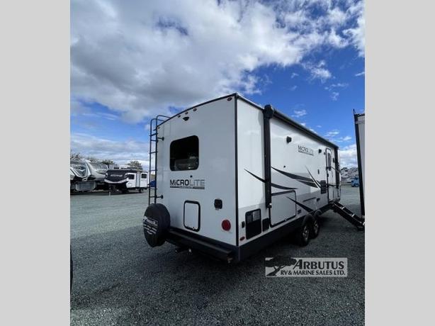 Used 2022 Forest River RV Flagstaff Micro Lite 25FKS image 3