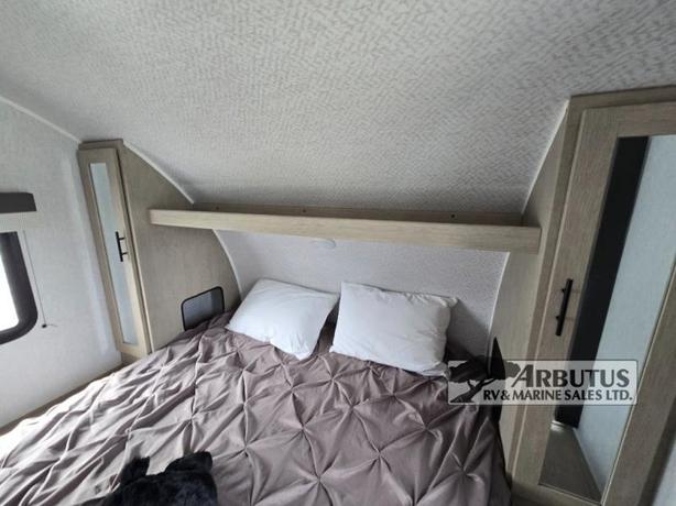 Used 2023 Forest River RV Wildwood X-Lite 240BHXL image 8