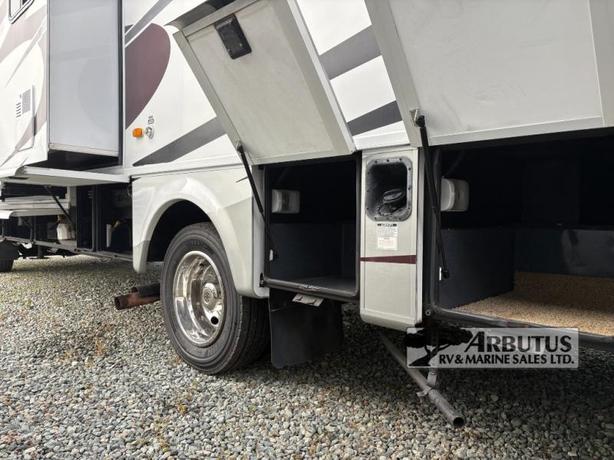 Used 2013 Newmar Bay Star Sport 3310 image 8