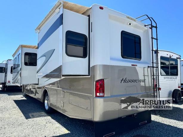 Used 2010 Thor Motor Coach Hurricane 34B image 4