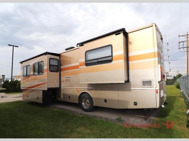 Used 2007 Fleetwood RV Bounder 38S image 4