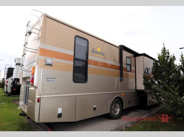 Used 2007 Fleetwood RV Bounder 38S image 5