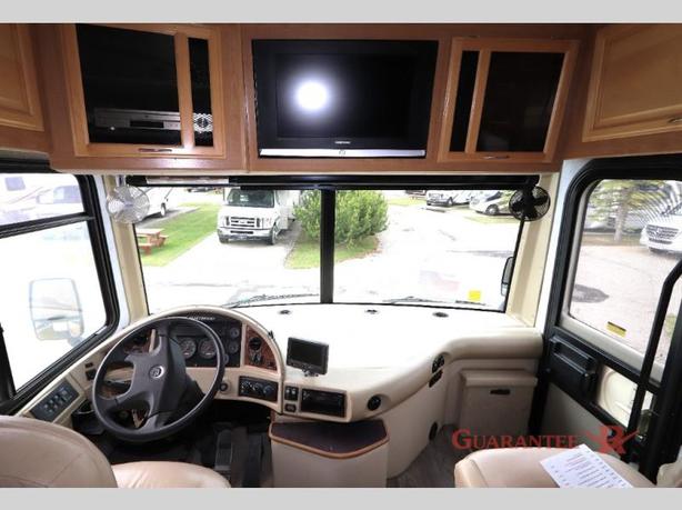 Used 2007 Fleetwood RV Bounder 38S image 6