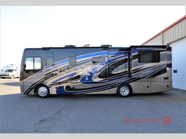 Used 2019 Fleetwood RV Pace Arrow 33D image 4
