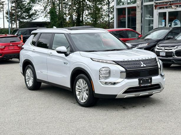2025 Mitsubishi Outlander PHEV LE - Navigation, MultiView Cameras, Power Liftgat image 4