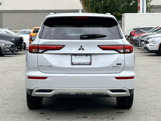 2025 Mitsubishi Outlander PHEV LE - Navigation, MultiView Cameras, Power Liftgat image 7