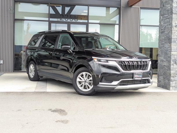 2024 Kia Carnival Plus - No Accidents, Heated Seats, Power Doors image 4