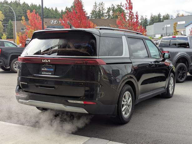 2024 Kia Carnival Plus - No Accidents, Heated Seats, Power Doors image 6
