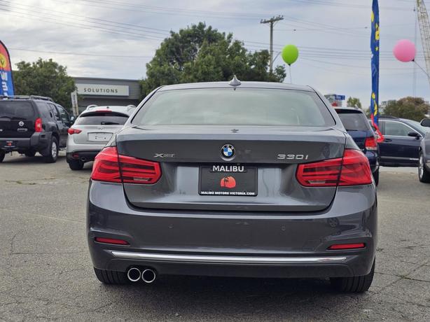 2017 BMW 3 Series 330i xDrive image 3