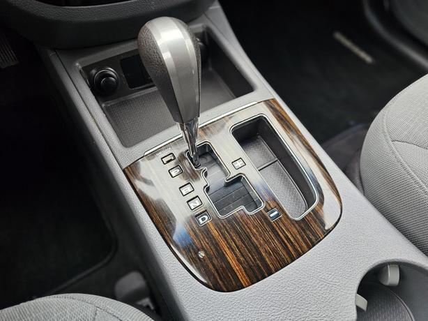 2010 Hyundai Santa Fe AWD 4dr V6 Auto GL image 7