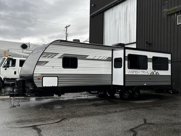 2022 Aspen Trail 28 Foot Travel Trailer With 1 Slide Out image 3