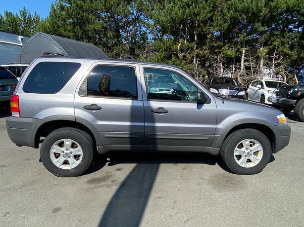 2007 Ford  Escape New Brakes Serviced XLT Sport 4x4 low k image 4