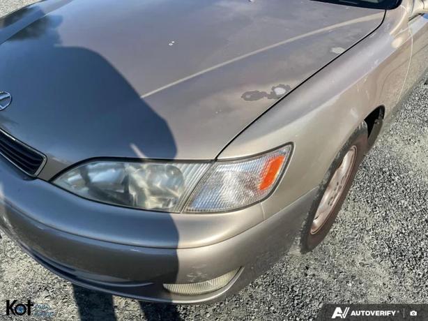 1997 LEXUS ES 300 image 8