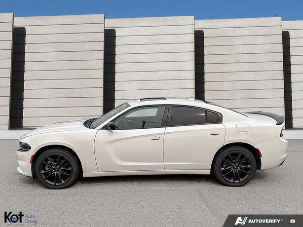 2022 Dodge Charger SXT image 3