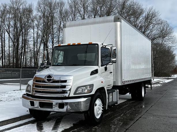 2019 Hino 338 24 Foot Cube With Power Tailgate Diesel image 1