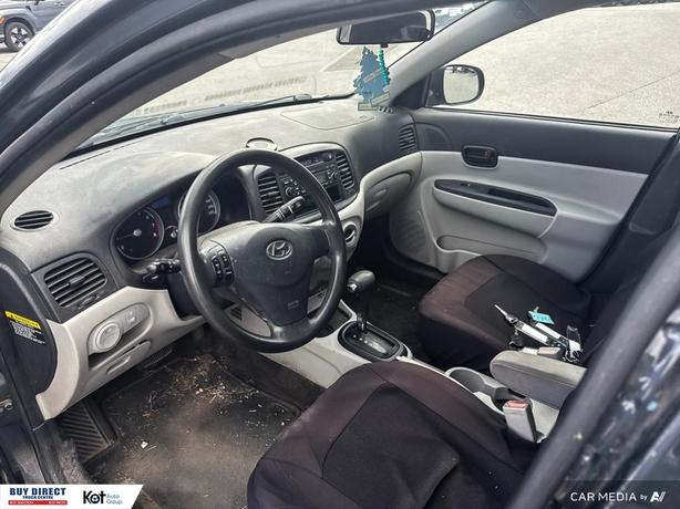2010 Hyundai Accent GLS image 6