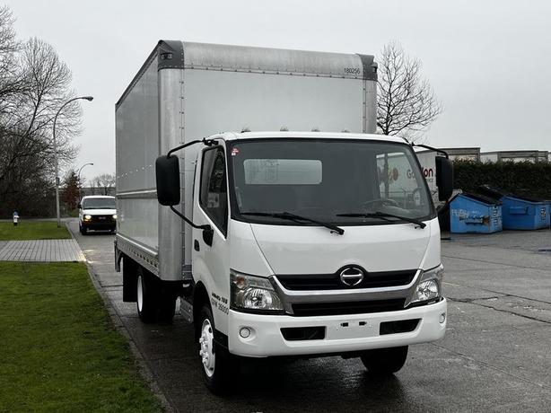 2018 Hino 195 16 Foot Cube Van 3-Seater Diesel with Power Lift Tailgate image 2