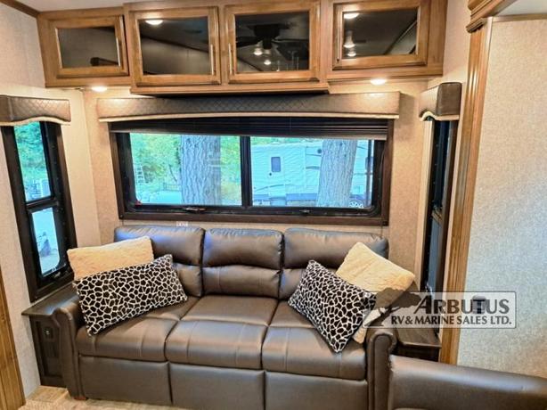 Used 2019 Jayco Eagle 317RLOK image 8