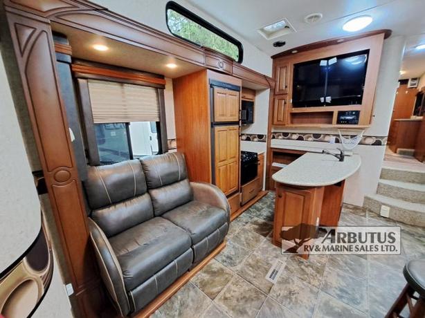 Used 2012 Heartland Cyclone 3950 image 7