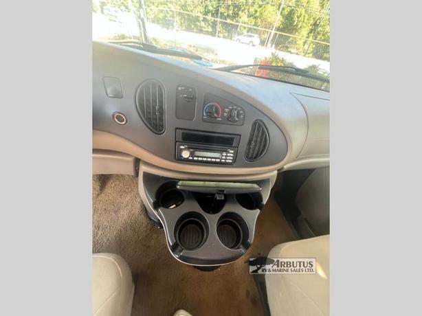 Used 2008 Winnebago Access 24V image 2