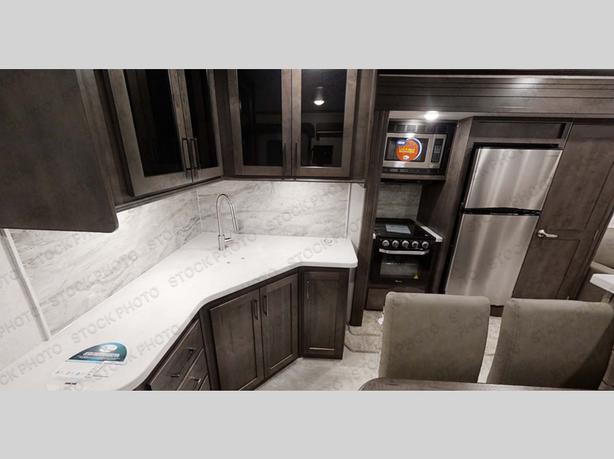 Used 2022 Forest River RV Rockwood Signature Ultra Lite 8324SB image 2