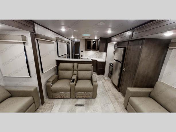 Used 2022 Forest River RV Rockwood Signature Ultra Lite 8324SB image 4