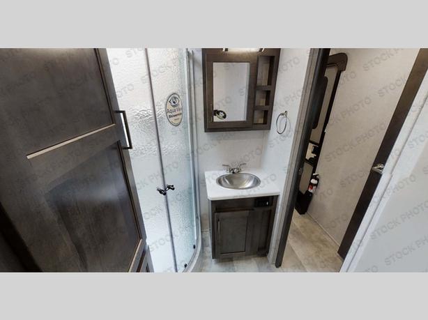 Used 2022 Forest River RV Rockwood Signature Ultra Lite 8324SB image 6