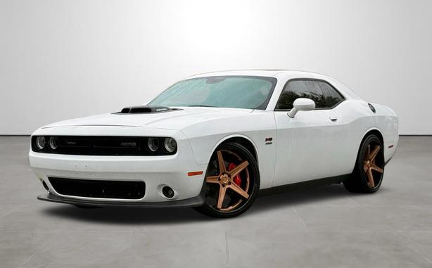 2019 Dodge Challenger image 1