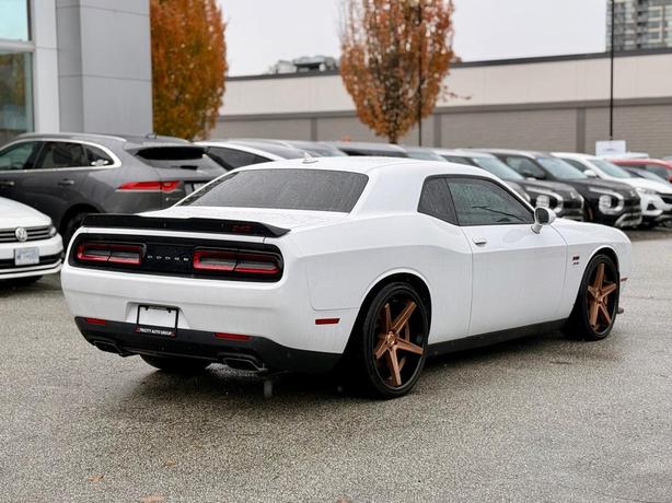 2019 Dodge Challenger image 6