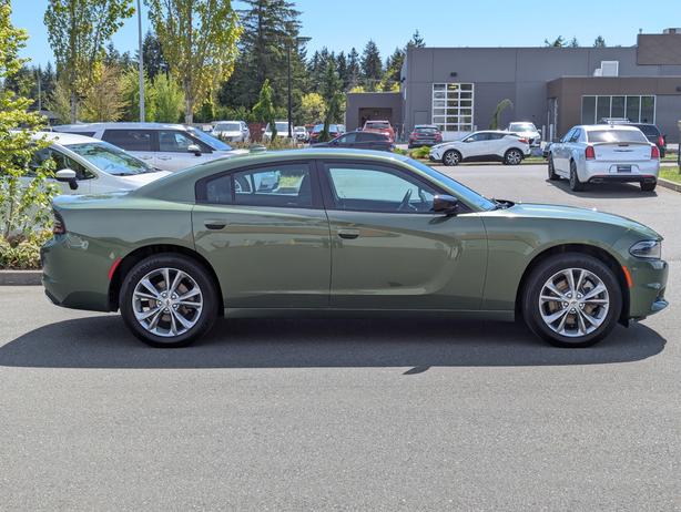 2023 Dodge Charger SXT - AWD, Navigation, Heated Seats image 4
