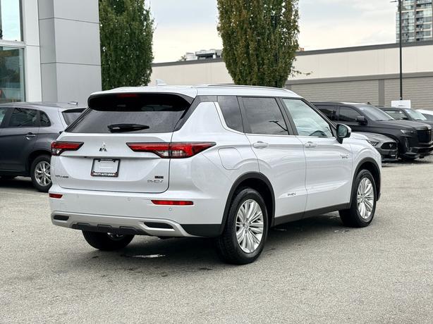 2025 Mitsubishi Outlander PHEV LE - Navigation, MultiView Cameras, Power Liftgat image 6