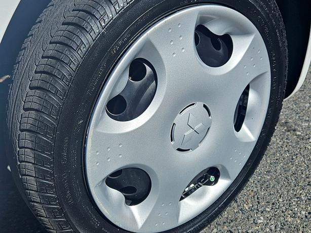 2014 Mitsubishi  i-MiEV ES image 6