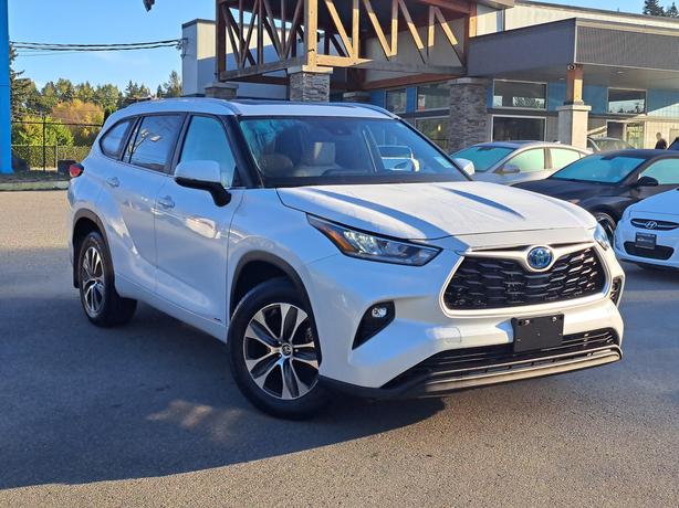 2023 Toyota Highlander Hybrid MOONROOF image 4