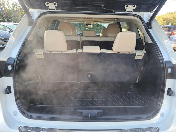 2023 Toyota Highlander Hybrid MOONROOF image 8