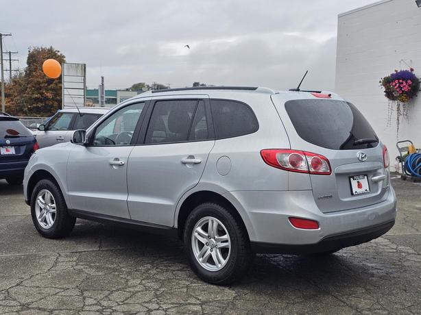 2010 Hyundai Santa Fe AWD 4dr V6 Auto GL image 4