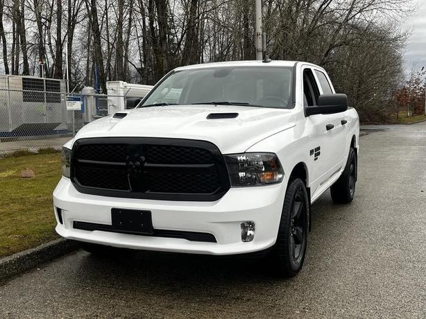 2022 RAM 1500 Classic Tradesman Crew Cab SWB 4WD image 4