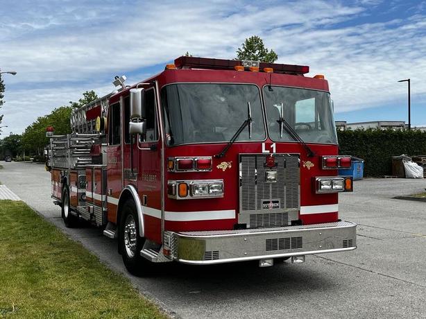 2002 Sutphen Monarch 5 Foot Aerial Pumper CAT Diesel Fire Truck image 1