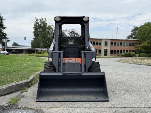 2017 Gehl R105 Skid Steer Loader image 3