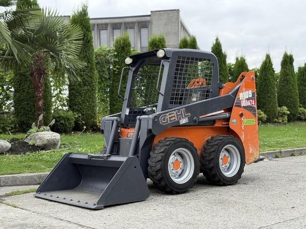 2017 Gehl R105 Skid Steer Loader image 5